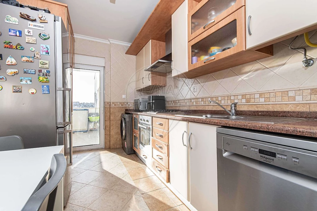 Apartamento T1 para Venda em Carregado e Cadafais Foto 16