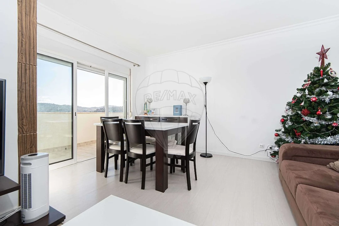 Apartamento T1 para Venda em Carregado e Cadafais Foto 19