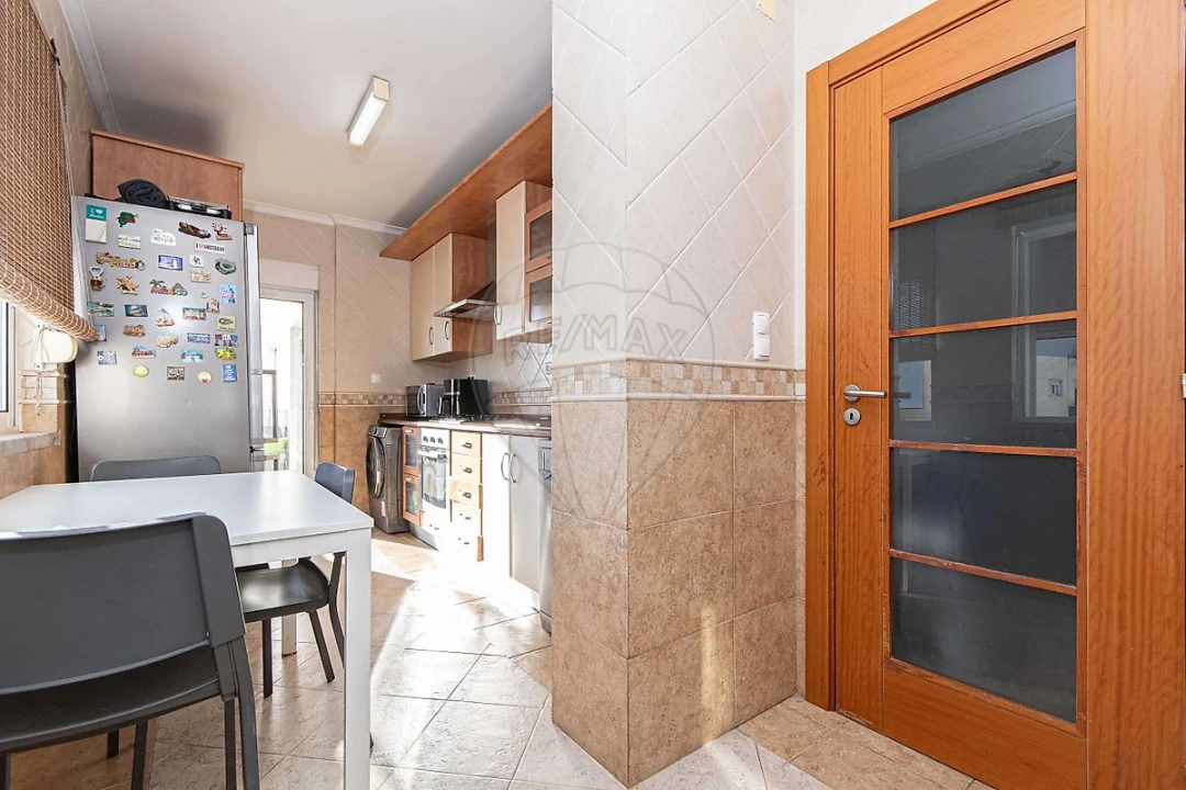 Apartamento T1 para Venda em Carregado e Cadafais Foto 14