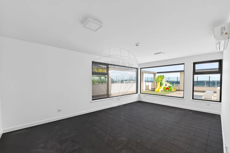 Apartamento T2 para Arrendamento em Pontinha e Famões Foto 35