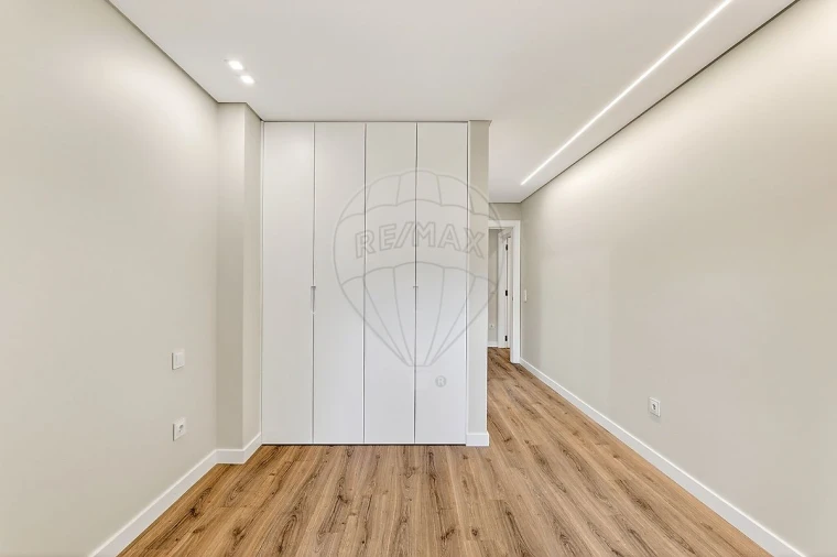 Apartamento T2 para Arrendamento em Pontinha e Famões Foto 19