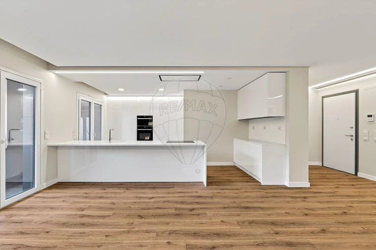 Apartamento T2 para Arrendamento em Pontinha e Famões Foto 1