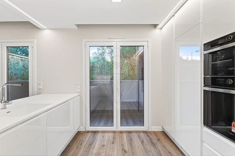 Apartamento T2 para Arrendamento em Pontinha e Famões Foto 11