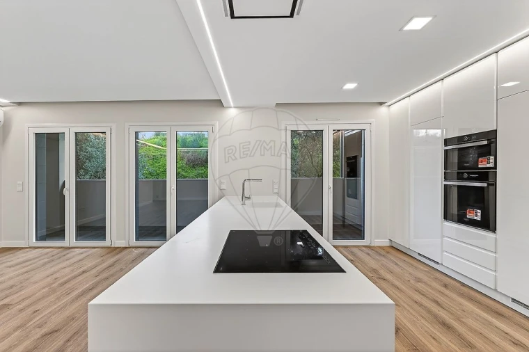 Apartamento T2 para Arrendamento em Pontinha e Famões Foto 4