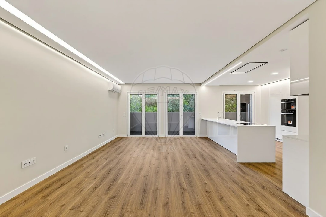 Apartamento T2 para Arrendamento em Pontinha e Famões Foto 5