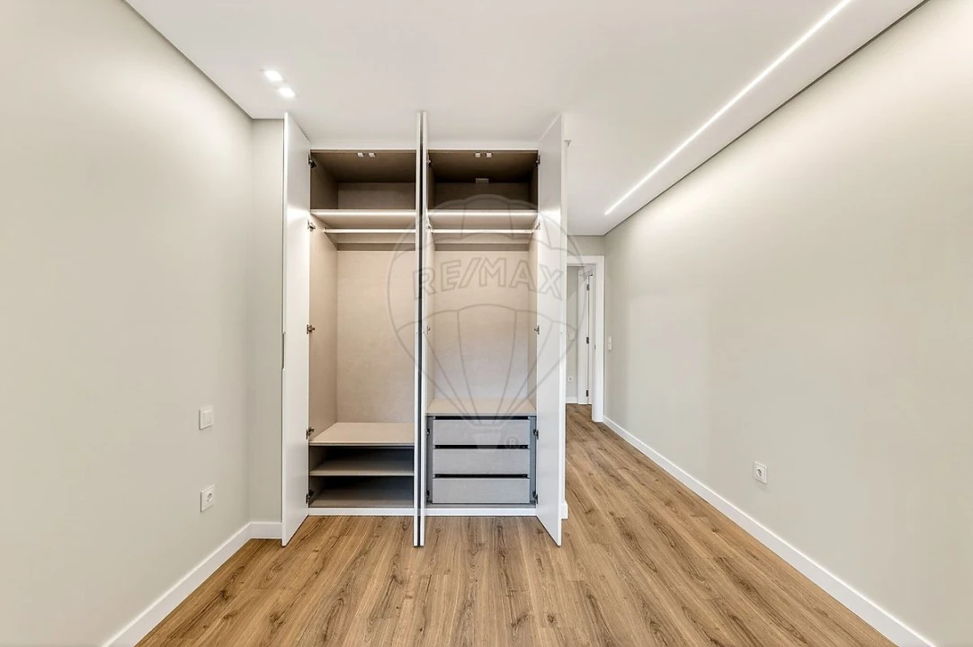 Apartamento T2 para Arrendamento em Pontinha e Famões Foto 16