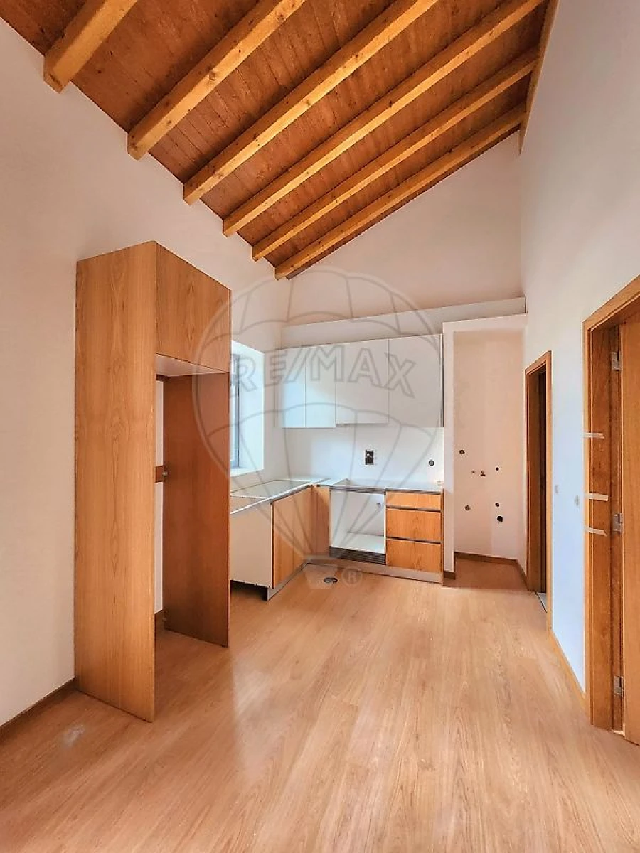 Moradia T1 para Venda em Oliveira do Douro Foto 16