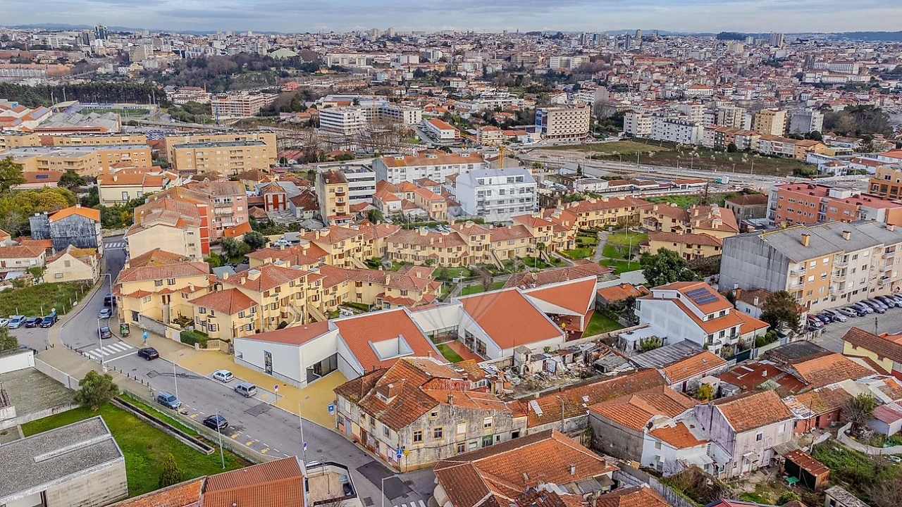 Prédio para Venda em Santa Marinha e São Pedro da Afurada Foto 46
