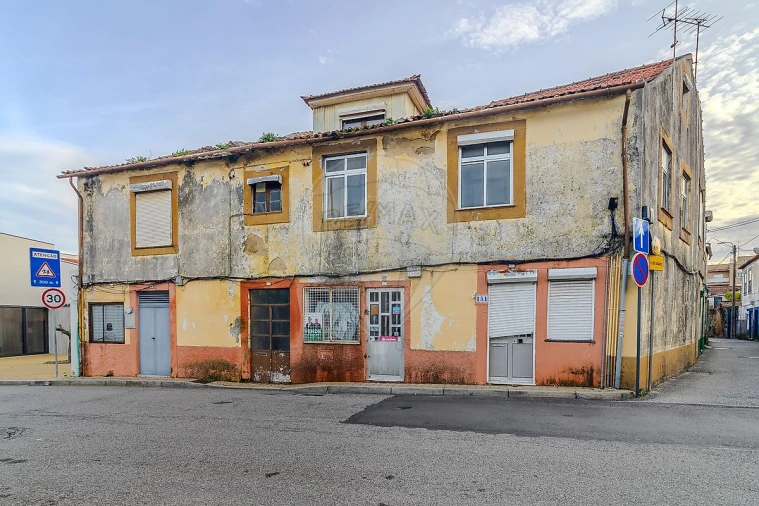 Prédio para Venda em Santa Marinha e São Pedro da Afurada Foto 3