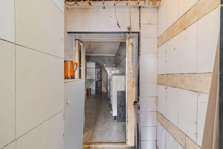 Prédio para Venda em Santa Marinha e São Pedro da Afurada Foto 25