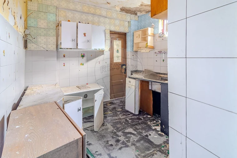 Prédio para Venda em Santa Marinha e São Pedro da Afurada Foto 11