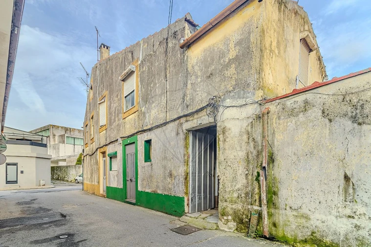 Prédio para Venda em Santa Marinha e São Pedro da Afurada Foto 13