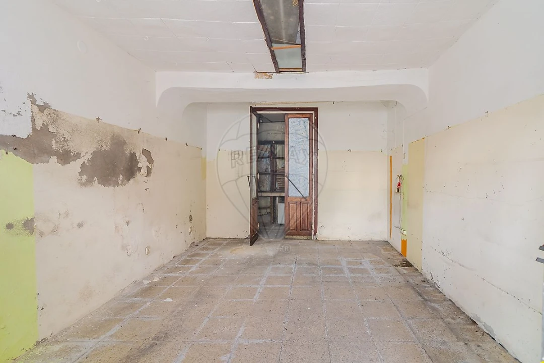 Prédio para Venda em Santa Marinha e São Pedro da Afurada Foto 6