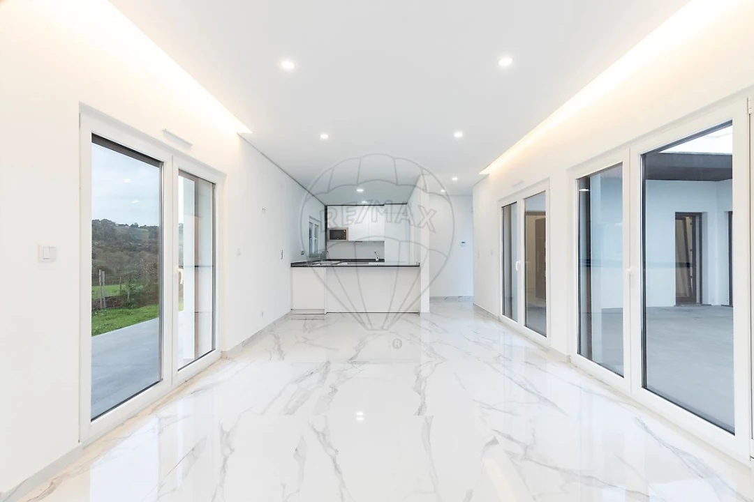 Moradia T3 para Venda em Enxara do Bispo, Gradil e Vila Franca do Rosário Foto 3