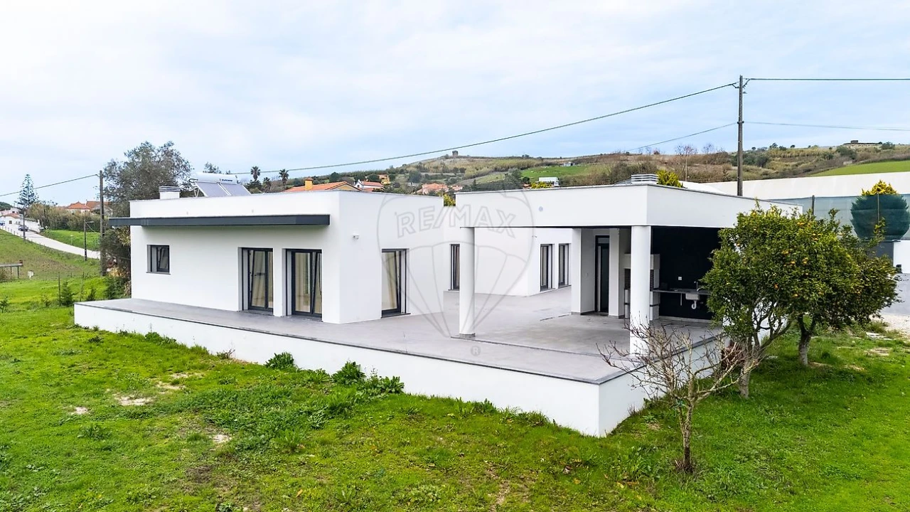 Moradia T3 para Venda em Enxara do Bispo, Gradil e Vila Franca do Rosário Foto 1