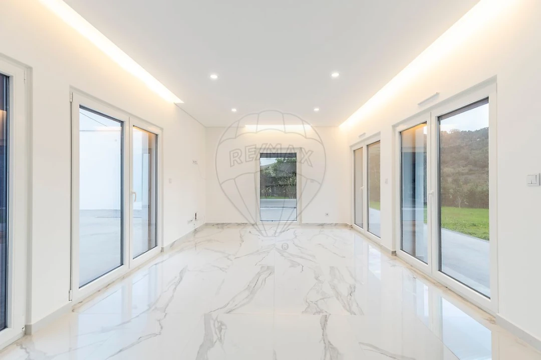 Moradia T3 para Venda em Enxara do Bispo, Gradil e Vila Franca do Rosário Foto 2