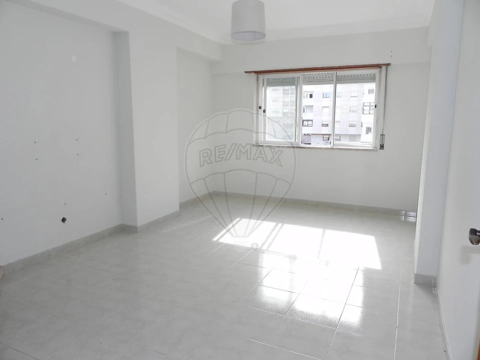 Apartamento T2 para Venda em Cacém e São Marcos Foto 18