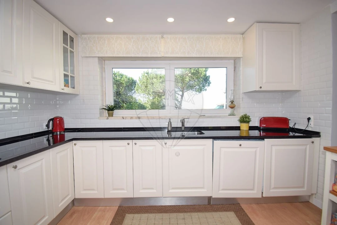 Moradia T4 para Venda em Almargem do Bispo, Pêro Pinheiro e Montelavar Foto 32