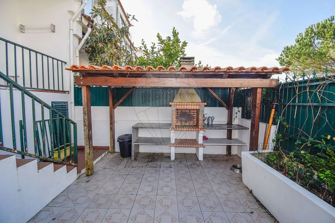 Moradia T4 para Venda em Almargem do Bispo, Pêro Pinheiro e Montelavar Foto 42