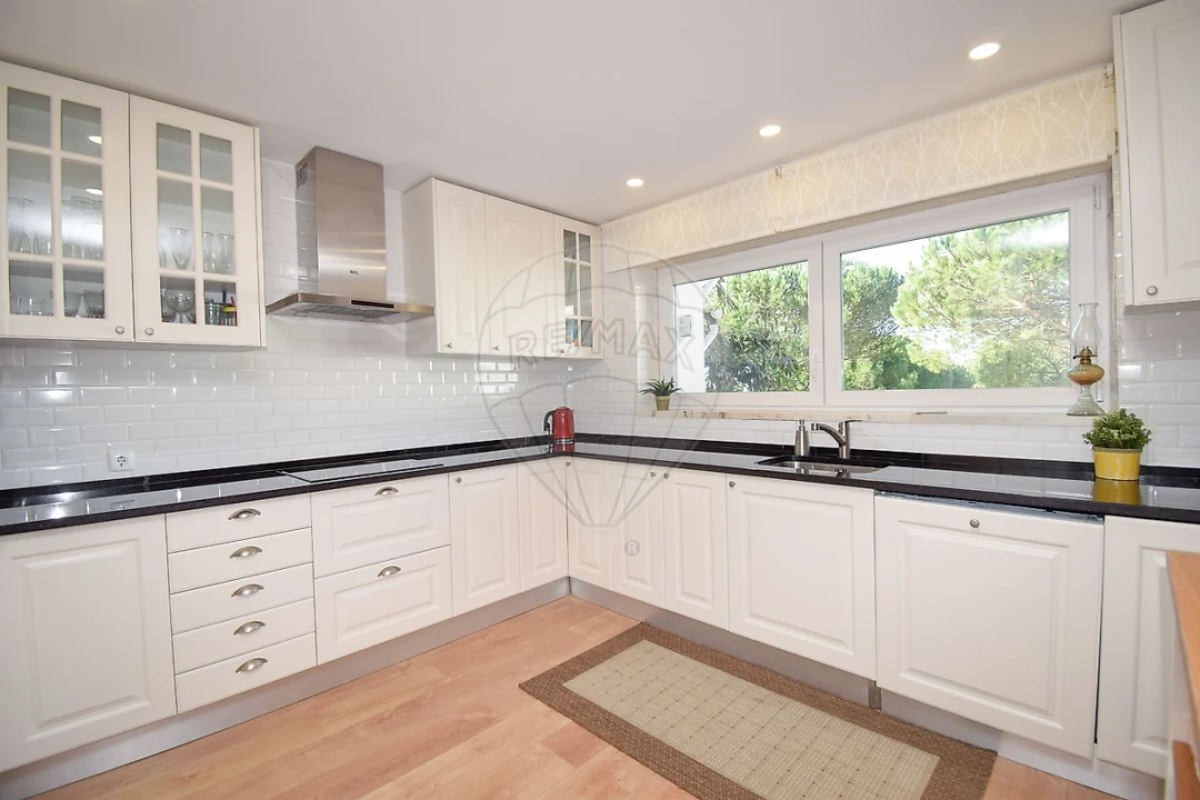 Moradia T4 para Venda em Almargem do Bispo, Pêro Pinheiro e Montelavar Foto 29