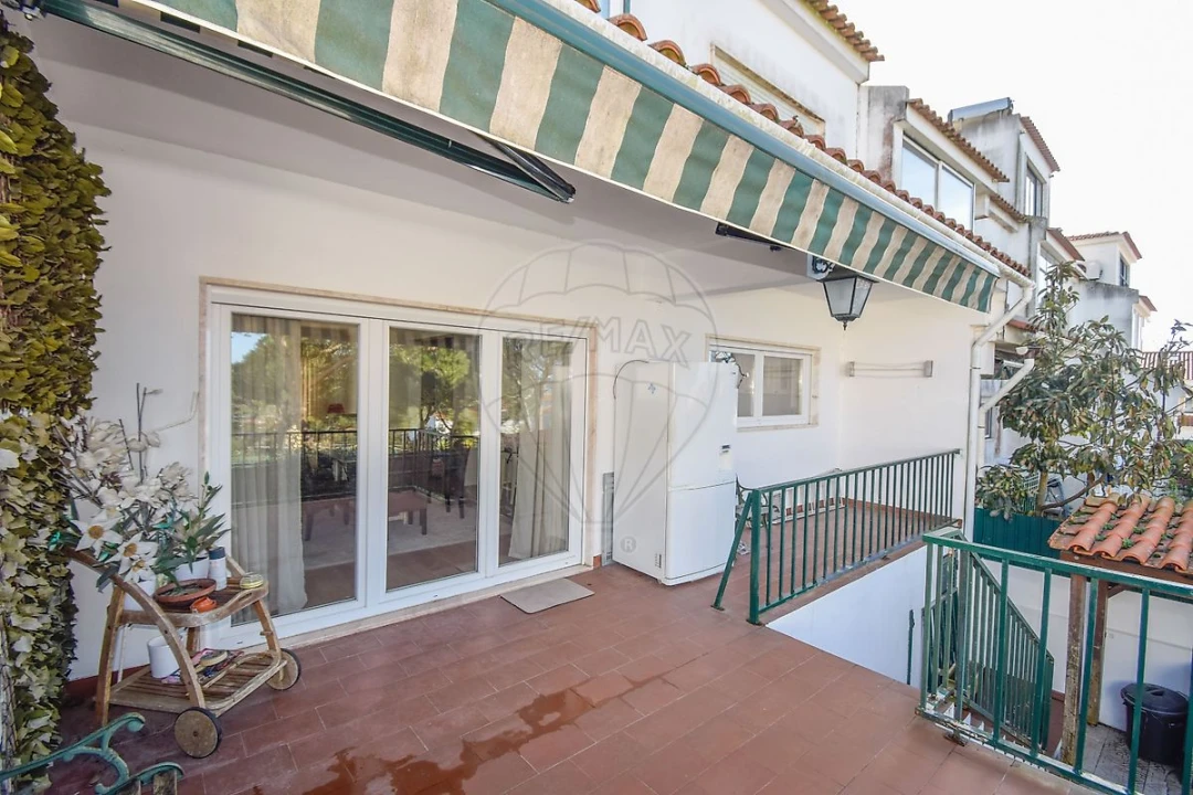 Moradia T4 para Venda em Almargem do Bispo, Pêro Pinheiro e Montelavar Foto 40