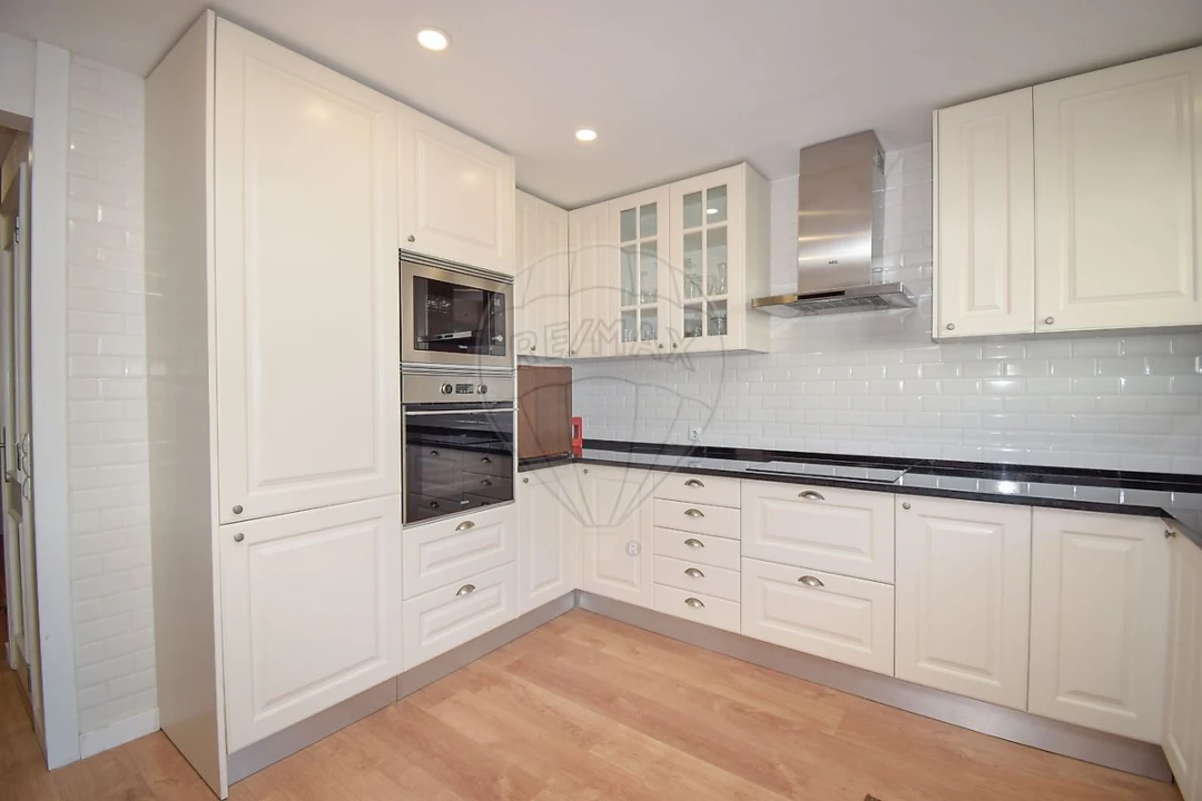 Moradia T4 para Venda em Almargem do Bispo, Pêro Pinheiro e Montelavar Foto 30