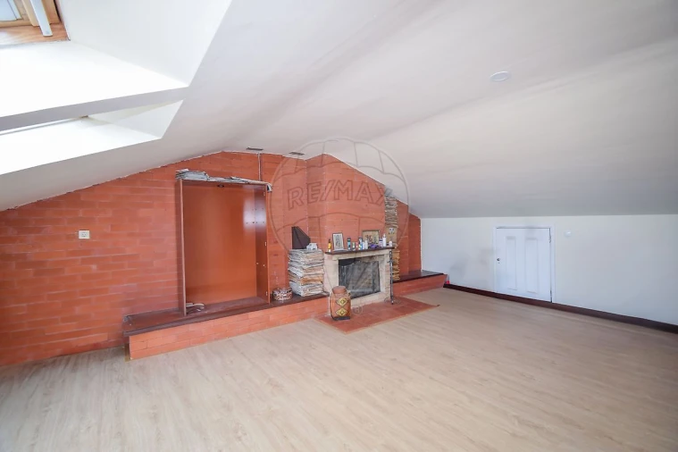 Moradia T4 para Venda em Almargem do Bispo, Pêro Pinheiro e Montelavar Foto 3