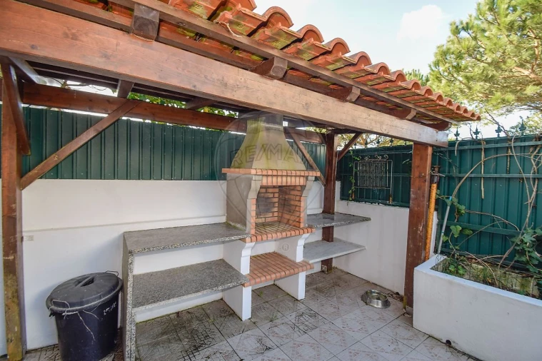 Moradia T4 para Venda em Almargem do Bispo, Pêro Pinheiro e Montelavar Foto 43