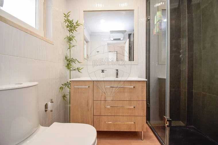 Moradia T4 para Venda em Almargem do Bispo, Pêro Pinheiro e Montelavar Foto 36