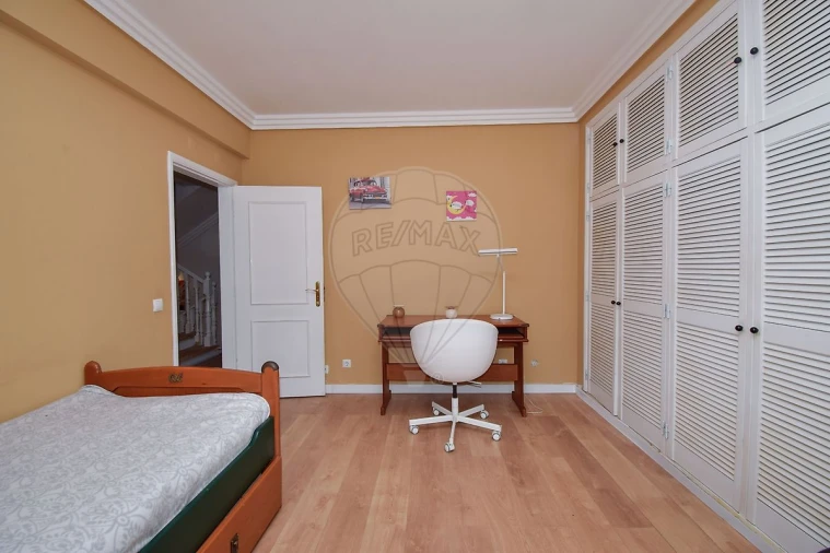 Moradia T4 para Venda em Almargem do Bispo, Pêro Pinheiro e Montelavar Foto 7