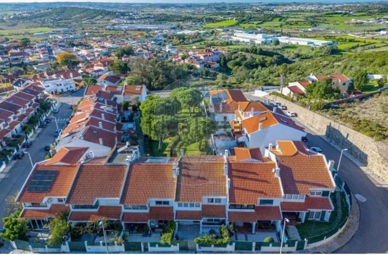 Moradia T4 para Venda em Almargem do Bispo, Pêro Pinheiro e Montelavar Foto 50