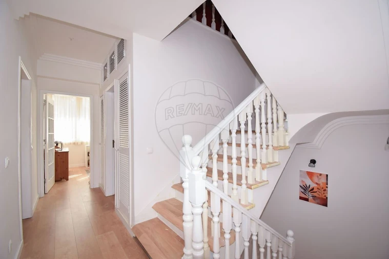 Moradia T4 para Venda em Almargem do Bispo, Pêro Pinheiro e Montelavar Foto 18