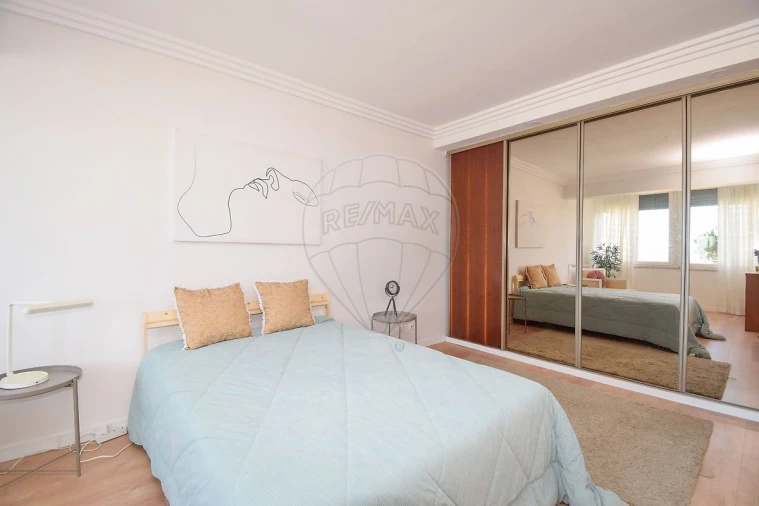 Moradia T4 para Venda em Almargem do Bispo, Pêro Pinheiro e Montelavar Foto 16