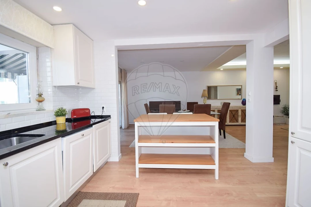 Moradia T4 para Venda em Almargem do Bispo, Pêro Pinheiro e Montelavar Foto 31