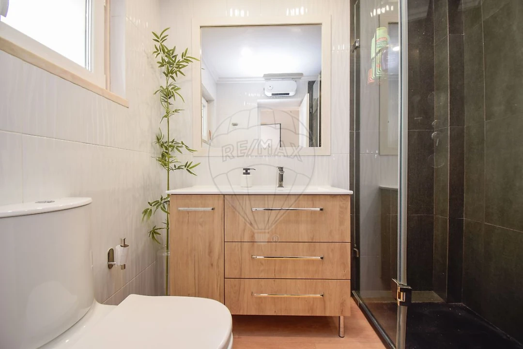 Moradia T4 para Venda em Almargem do Bispo, Pêro Pinheiro e Montelavar Foto 36