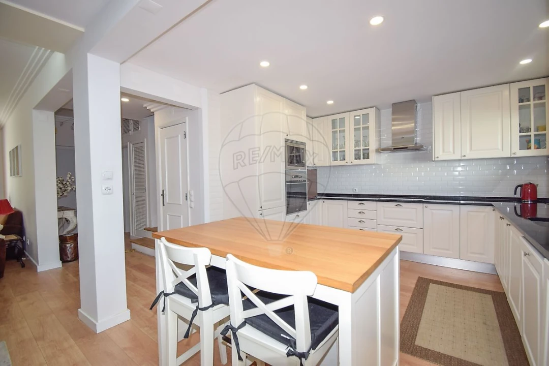 Moradia T4 para Venda em Almargem do Bispo, Pêro Pinheiro e Montelavar Foto 26