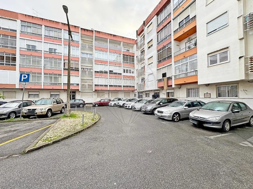 Apartamento T1 para Venda em Queluz e Belas Foto 13