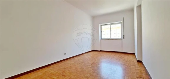 Apartamento T1 para Venda em Queluz e Belas