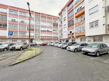 Apartamento T1 para Venda em Queluz e Belas