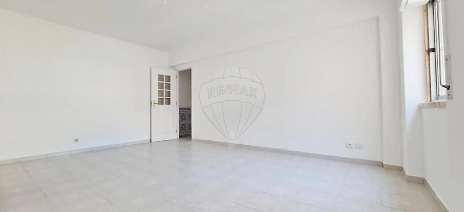 Apartamento T1 para Venda em Queluz e Belas Foto 1