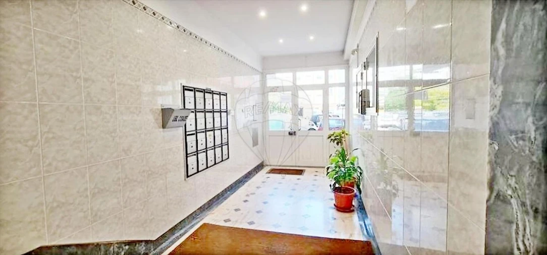 Apartamento T1 para Venda em Queluz e Belas Foto 17
