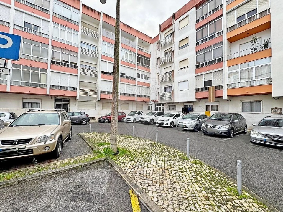Apartamento T1 para Venda em Queluz e Belas Foto 8