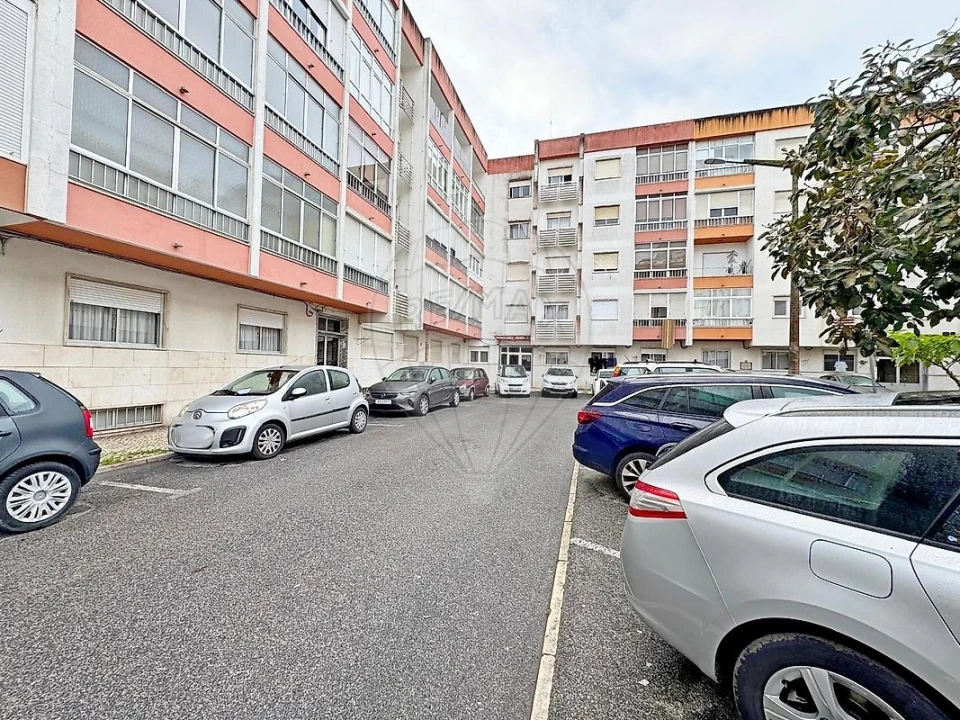 Apartamento T1 para Venda em Queluz e Belas Foto 7