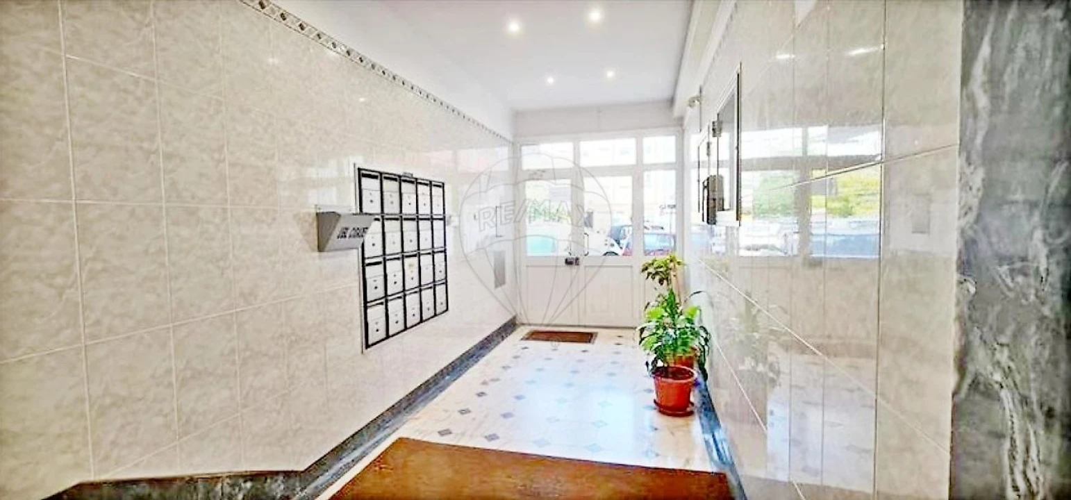 Apartamento T1 para Venda em Queluz e Belas Foto 17