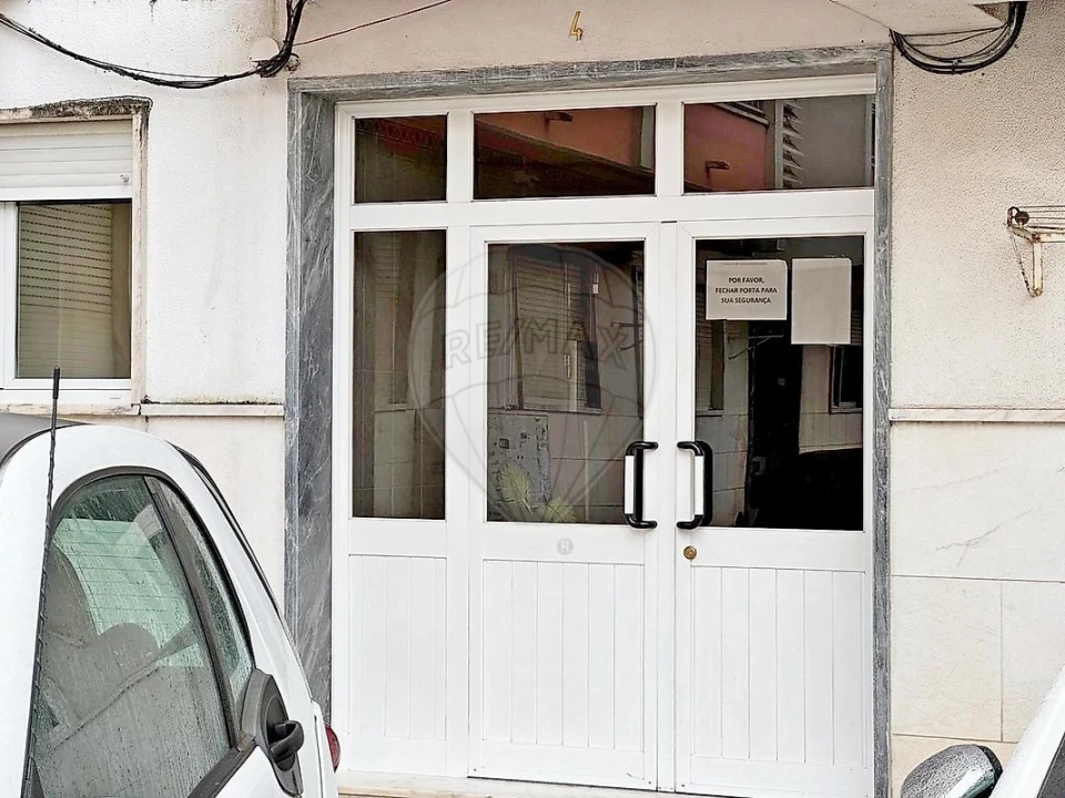 Apartamento T1 para Venda em Queluz e Belas Foto 12
