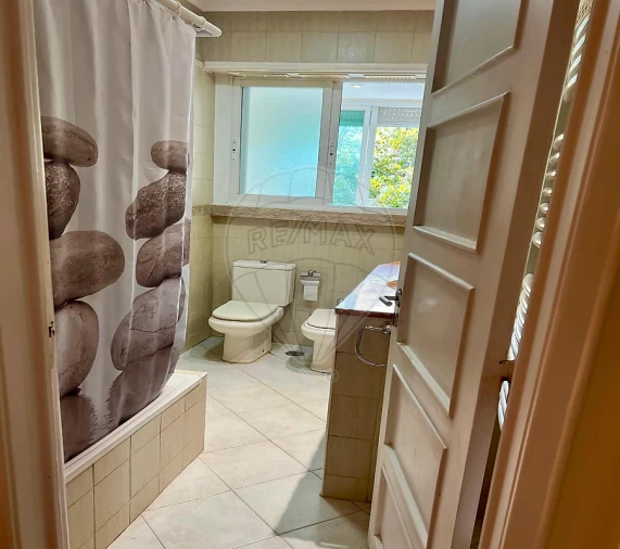 Apartamento T4 para Venda em Alvalade Foto 5