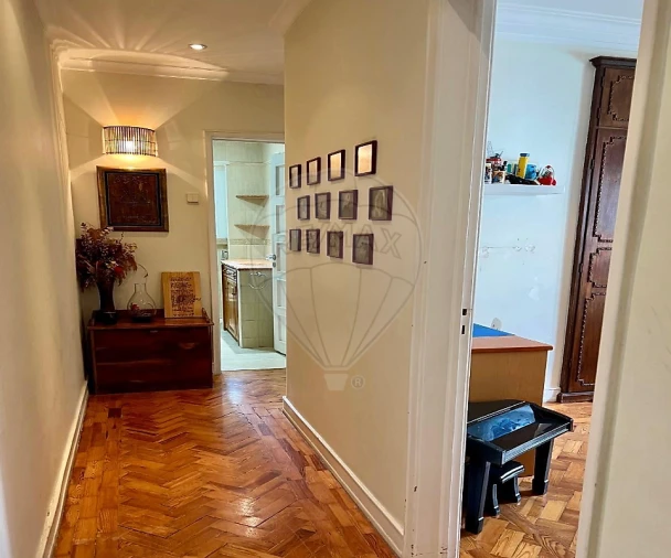 Apartamento T4 para Venda em Alvalade Foto 16