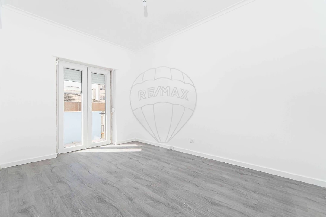 Apartamento T2 para Arrendamento em Agualva e Mira-Sintra Foto 6