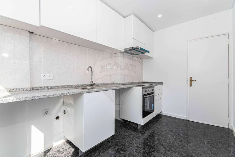 Apartamento T2 para Arrendamento em Agualva e Mira-Sintra Foto 1