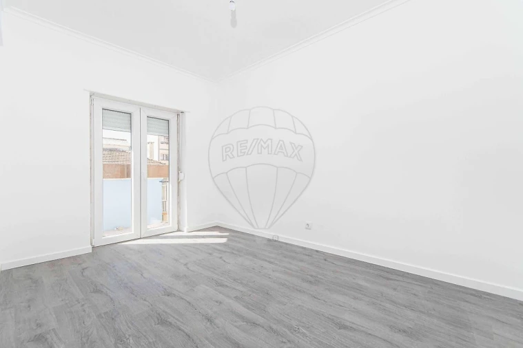 Apartamento T2 para Arrendamento em Agualva e Mira-Sintra Foto 6